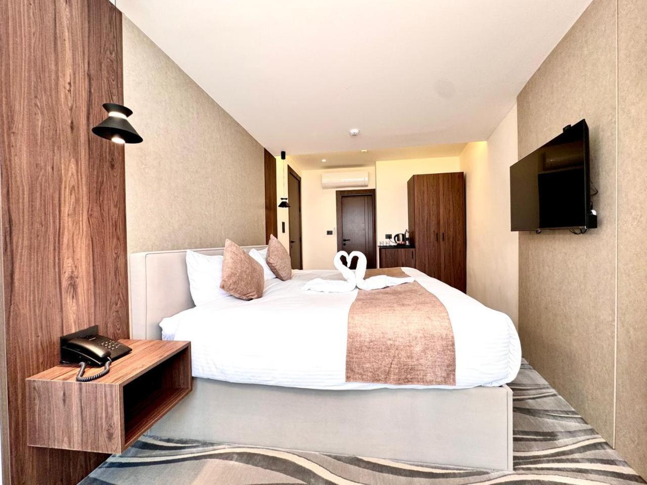 New Merryland Hotel Amman Bagian luar foto